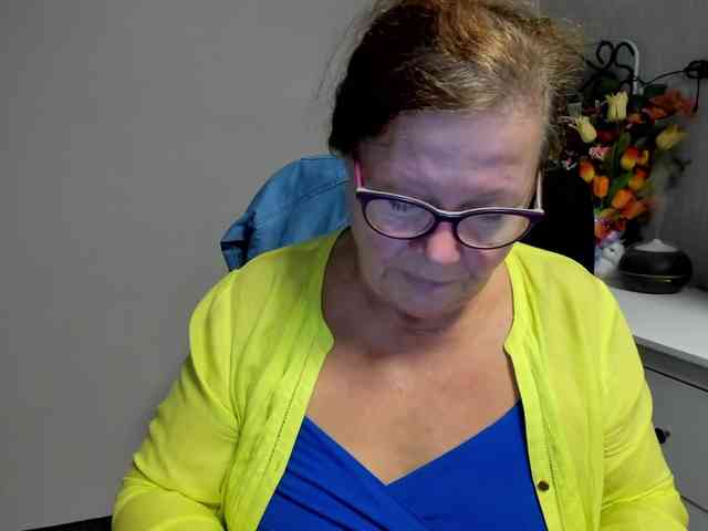 flirty-adele webcam
