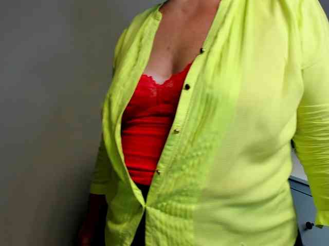 flirty-adele webcam