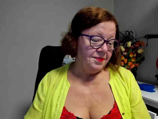 flirty-adele webcam