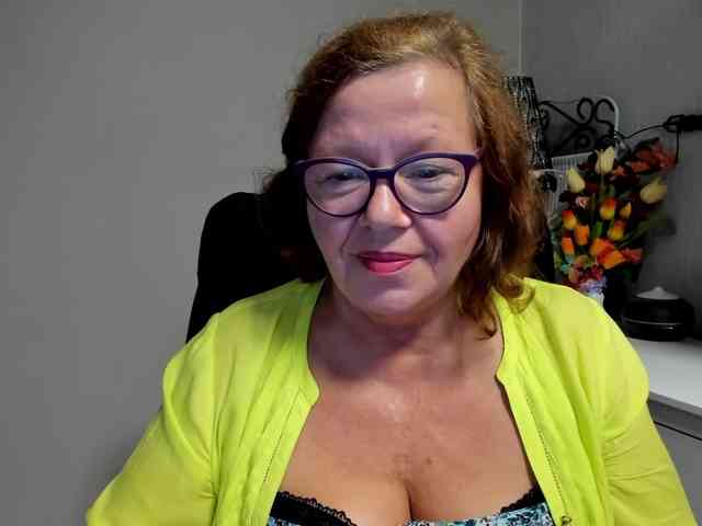 flirty-adele webcam