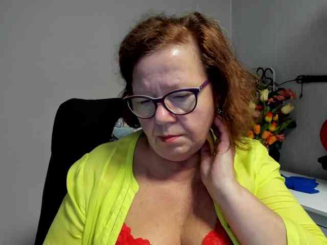 flirty-adele webcam