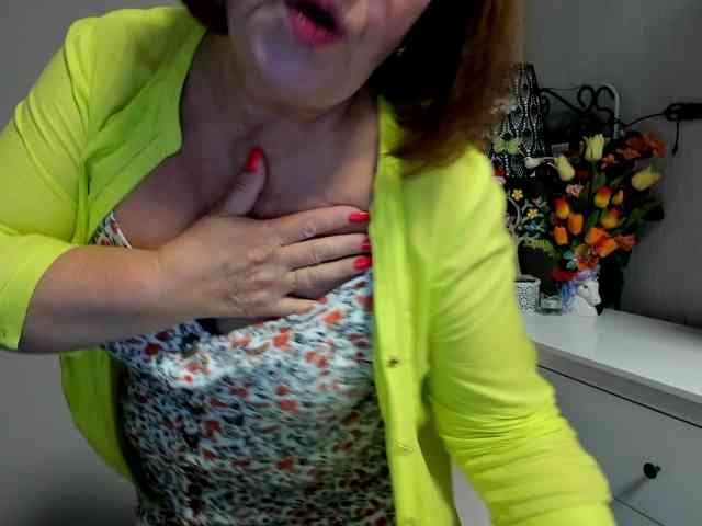 flirty-adele webcam