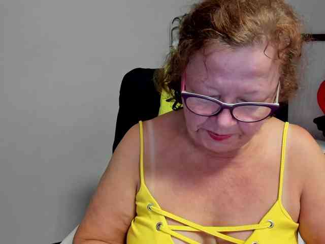 flirty-adele webcam