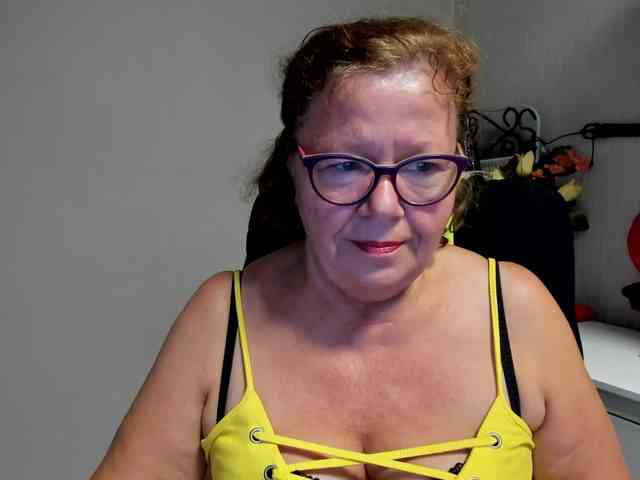 flirty-adele webcam