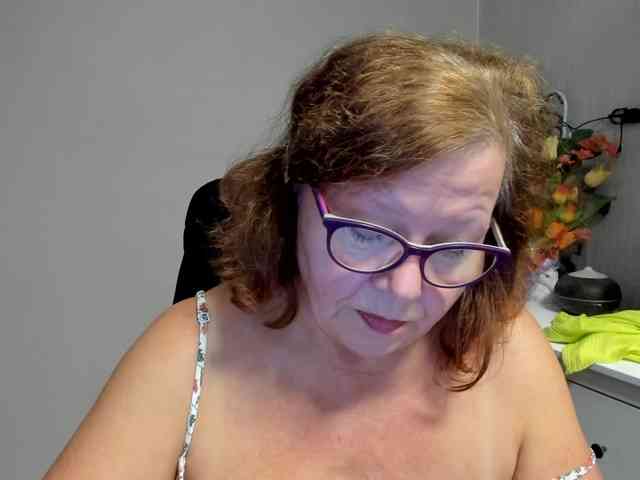 flirty-adele webcam