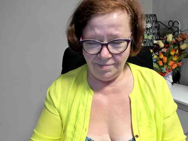 flirty-adele webcam