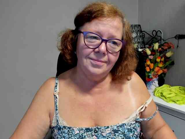 flirty-adele webcam
