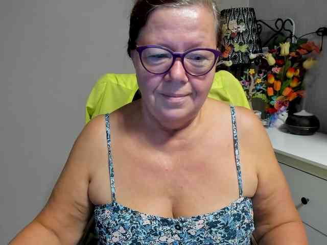 flirty-adele webcam