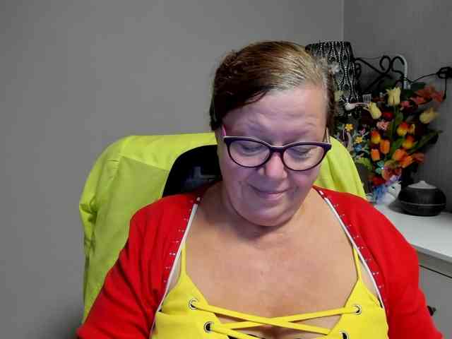 flirty-adele webcam