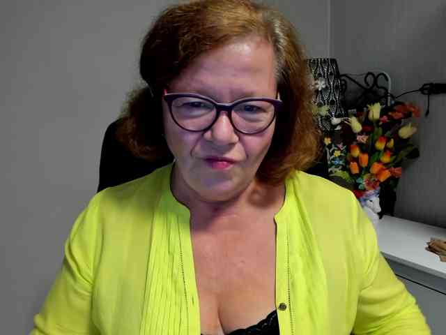 flirty-adele webcam