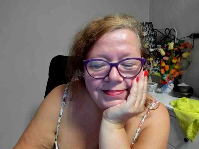 flirty-adele webcam