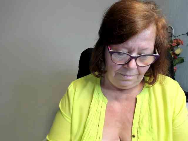 flirty-adele webcam