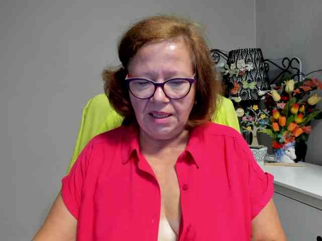 flirty-adele webcam