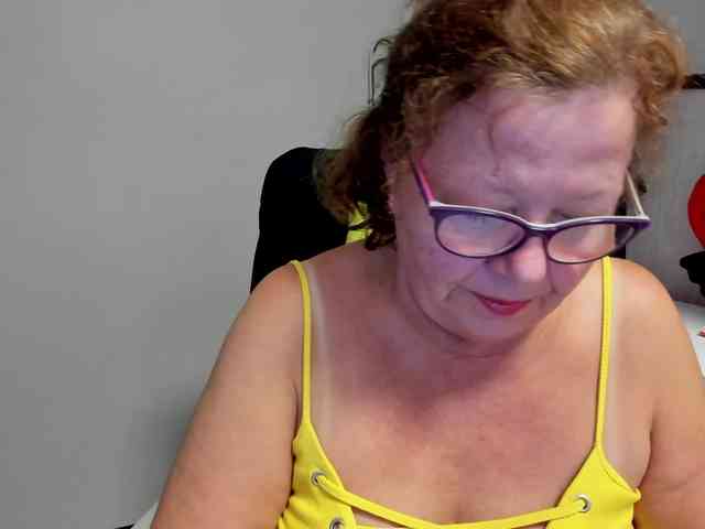 flirty-adele webcam