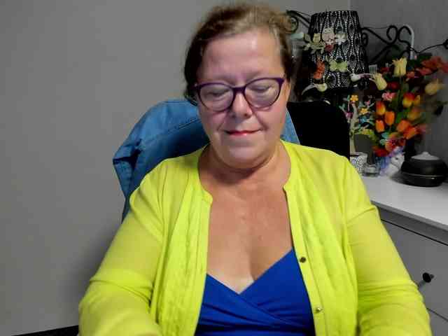 flirty-adele webcam