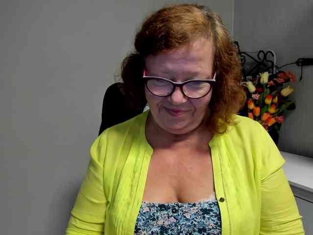 flirty-adele webcam