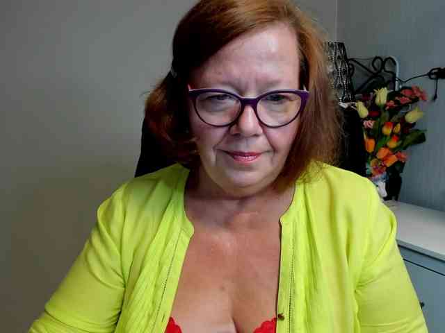 flirty-adele webcam