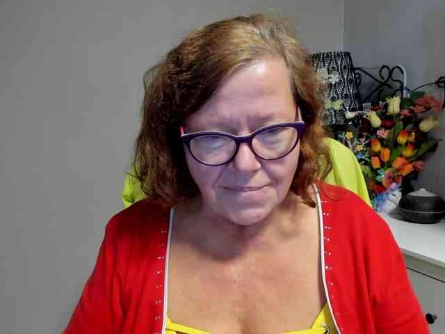 flirty-adele webcam