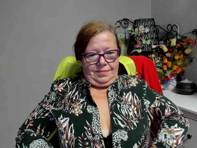 flirty-adele