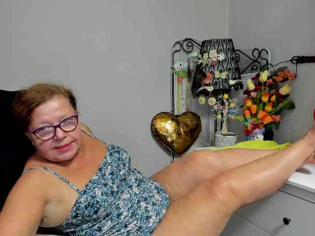 flirty-adele webcam