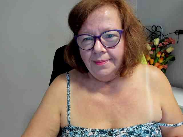 flirty-adele webcam