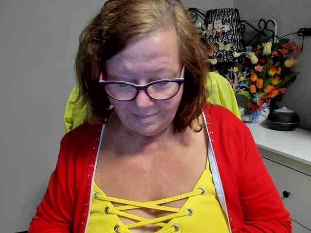 flirty-adele webcam