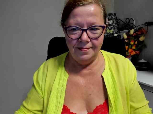 flirty-adele webcam