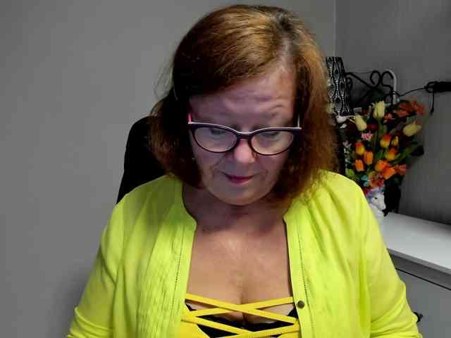 flirty-adele webcam