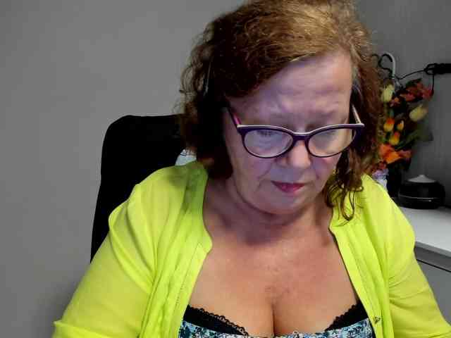 flirty-adele webcam