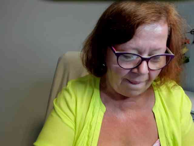 flirty-adele webcam