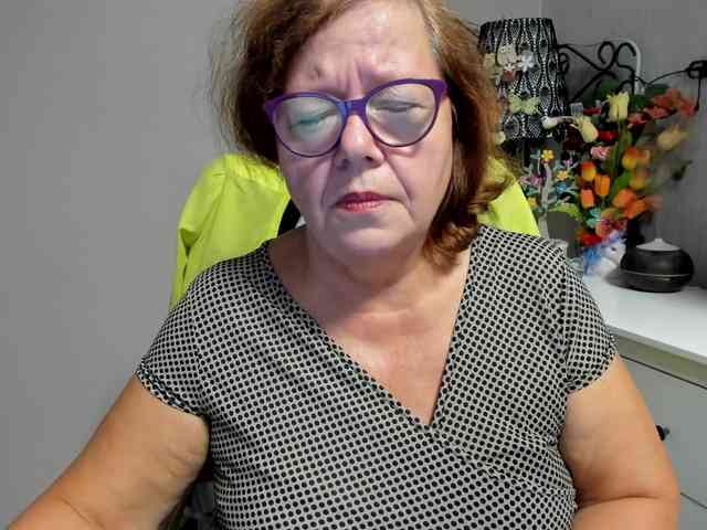 flirty-adele webcam