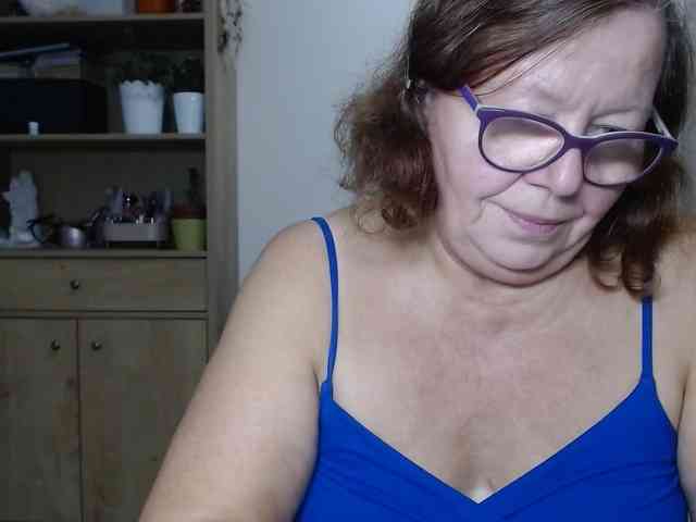 flirty-adele webcam