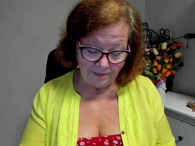 flirty-adele webcam