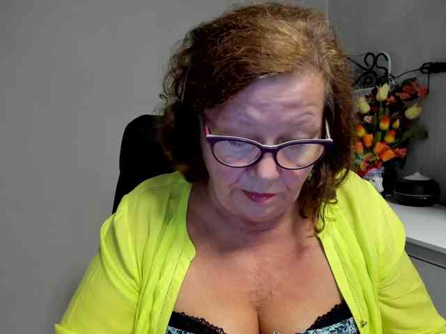 flirty-adele webcam