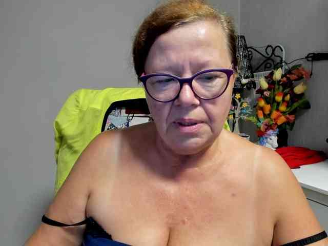 flirty-adele webcam