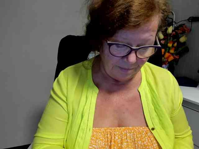 flirty-adele webcam