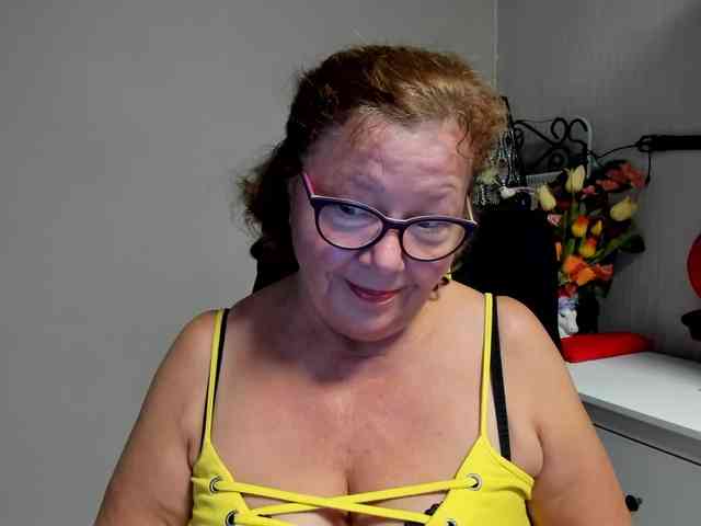 flirty-adele webcam