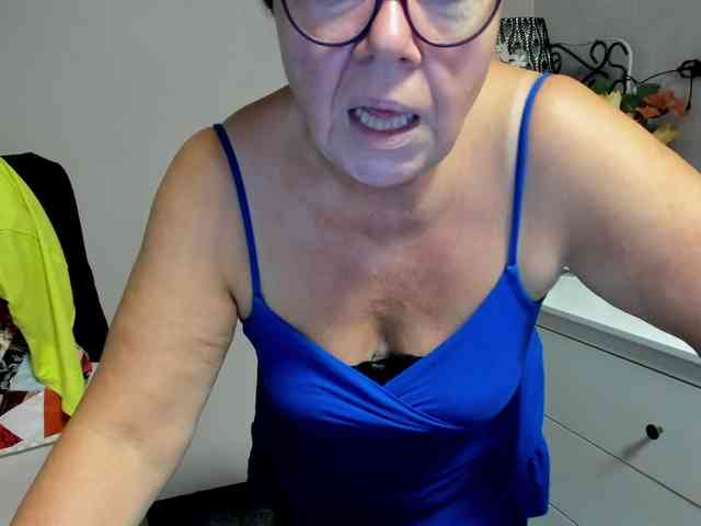 flirty-adele webcam