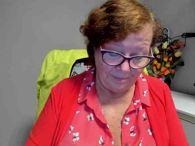 flirty-adele webcam