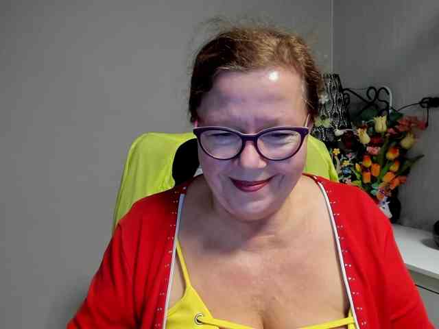 flirty-adele webcam