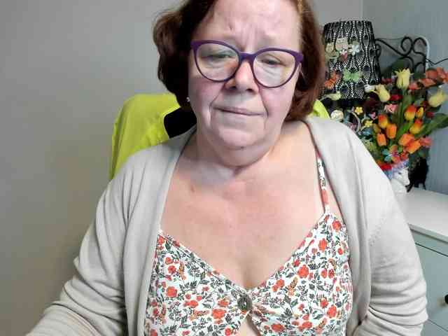 flirty-adele webcam