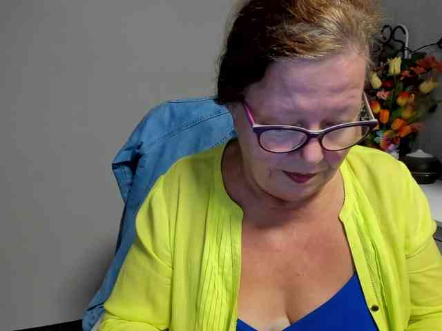 flirty-adele webcam