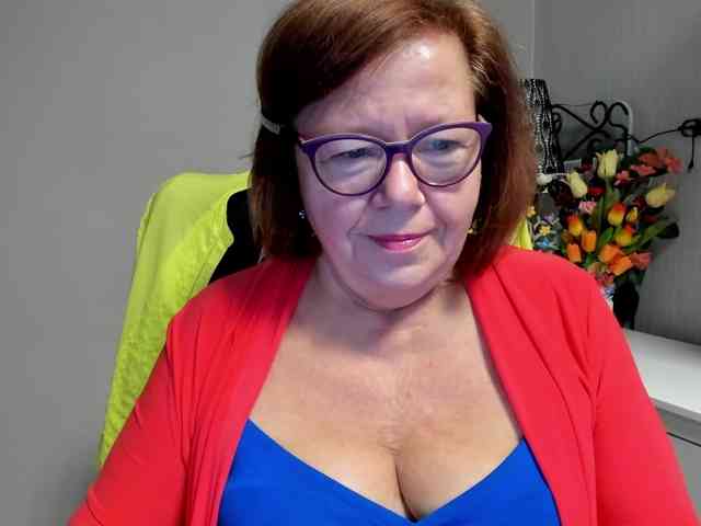 flirty-adele webcam