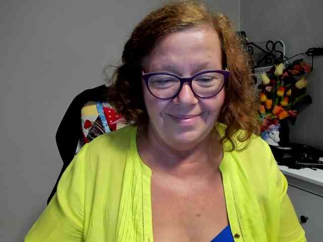 flirty-adele webcam