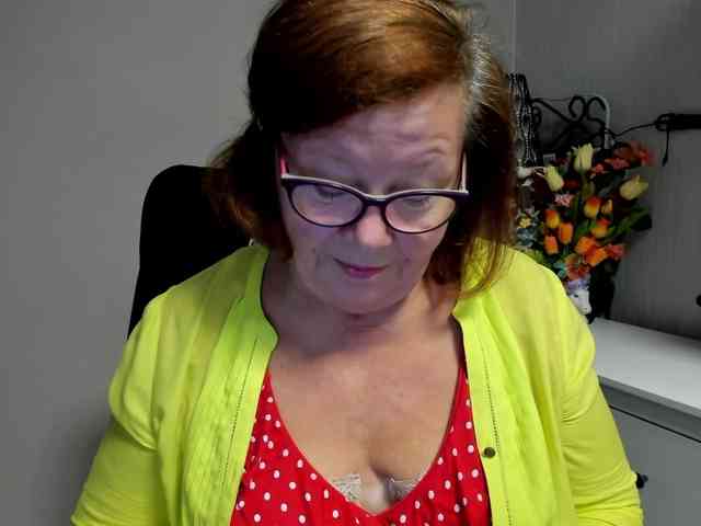 flirty-adele webcam