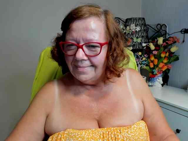 flirty-adele webcam