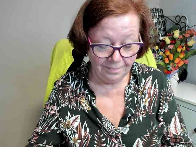 flirty-adele webcam