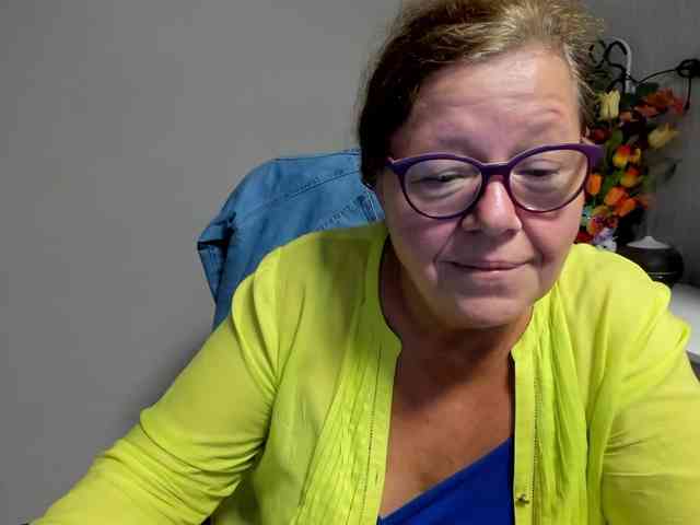 flirty-adele webcam
