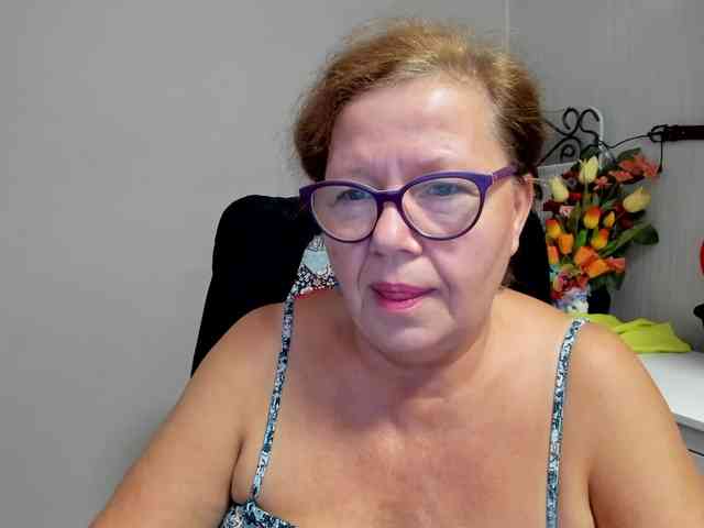 flirty-adele webcam