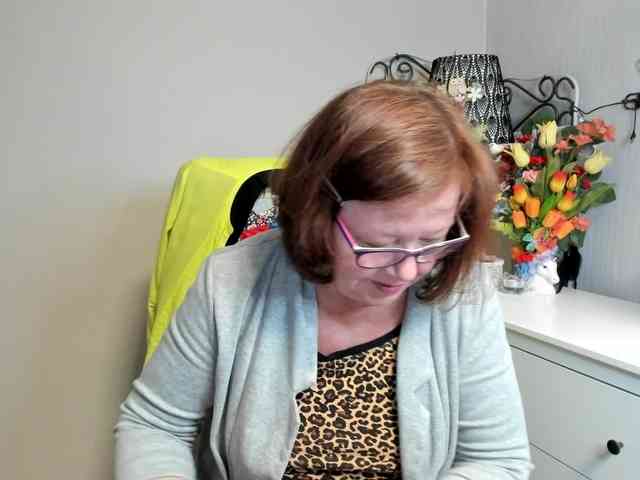 flirty-adele webcam